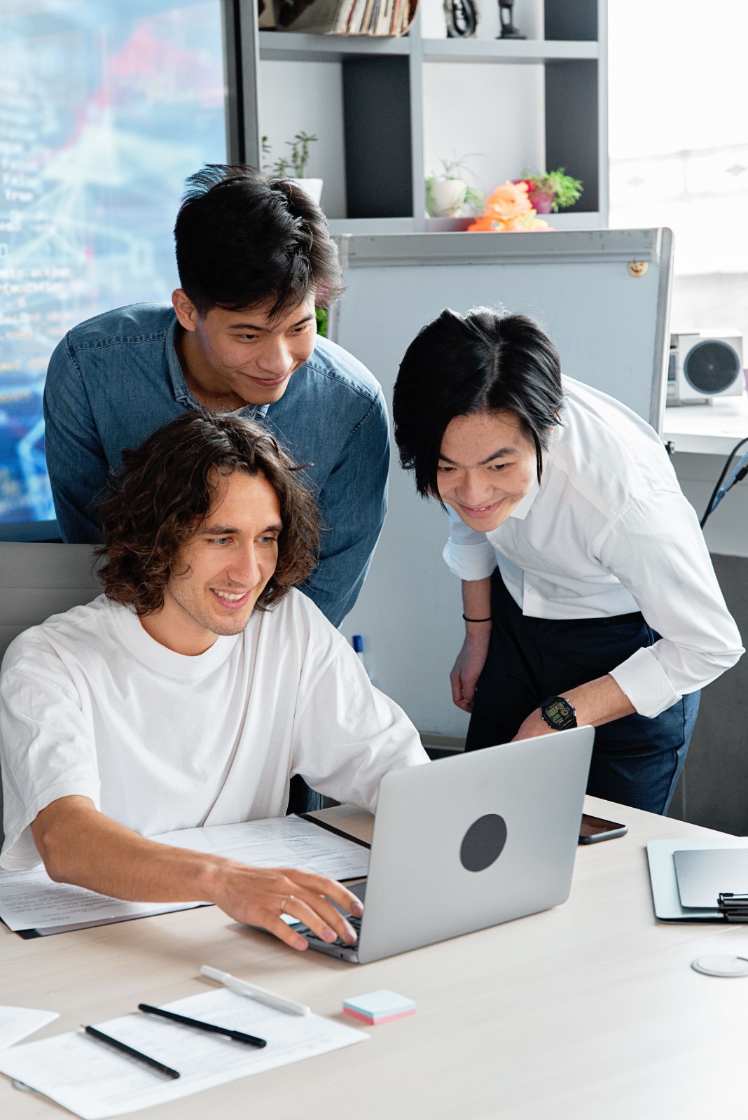 Students learning at iMake Courses